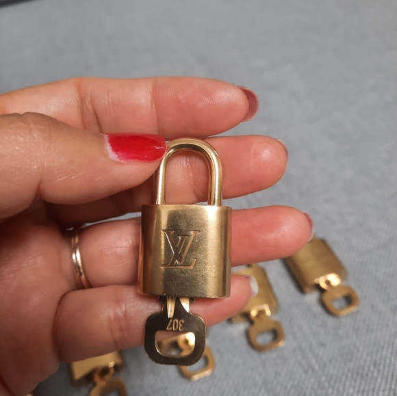 Authentic Louis Vuitton gold brass Padlock and key ,made in France - Picture 9 of 14